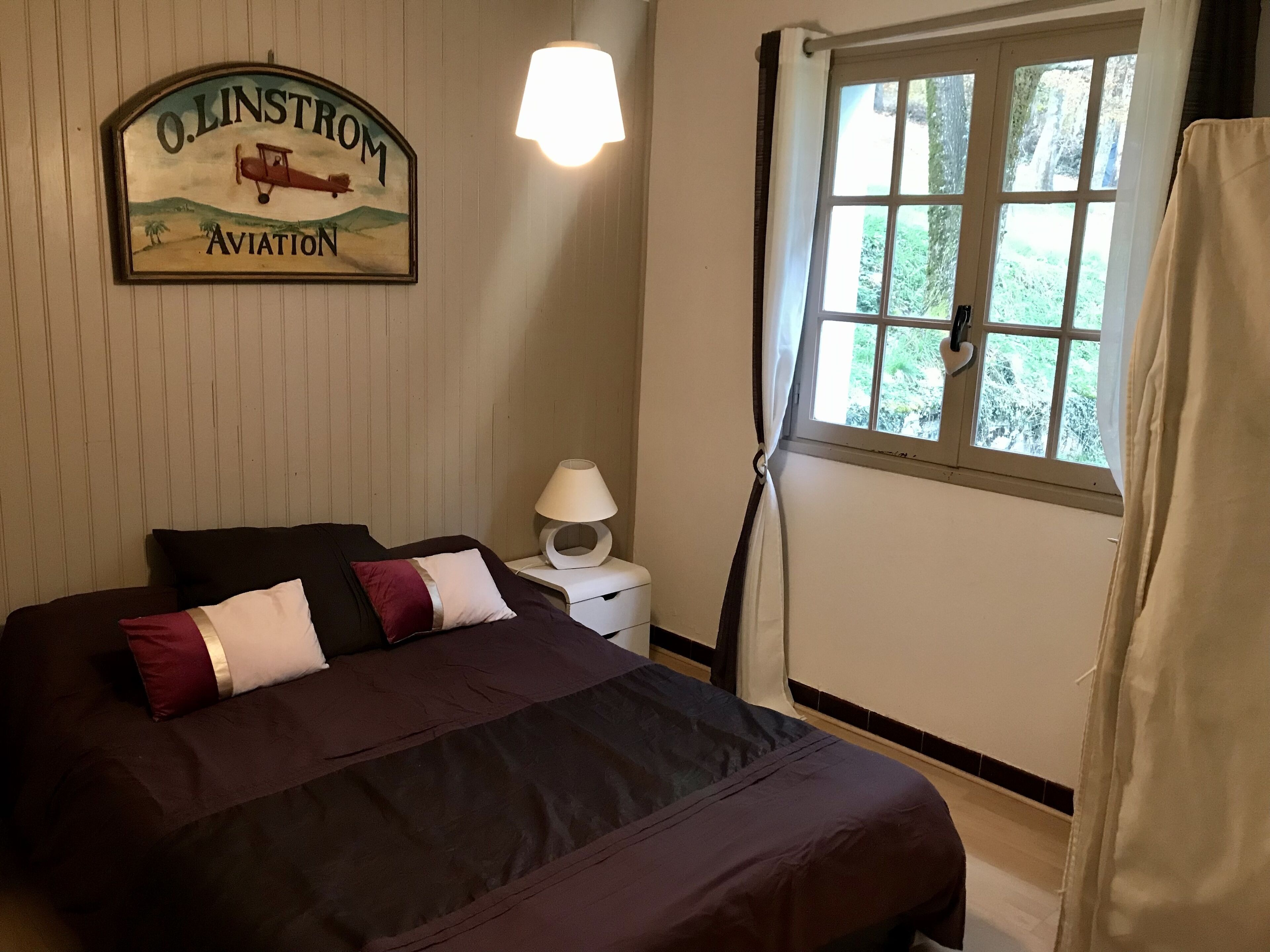 3 slaapkamers, een strijkplank/strijkijzer, gratis wifi, beddengoed