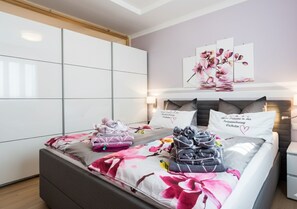 2 bedrooms, in-room safe, travel crib, free WiFi