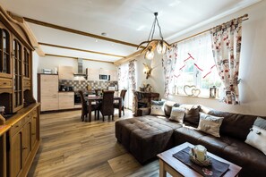 Smart TV, fireplace, DVD player, books