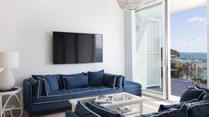 Smart TV - Riviera - Panoramic Water Views In The Heart Of Nelson Bay (Nelson Bay)