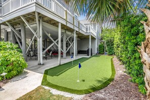 Property grounds - 🌊🌴Oceanfront 4BR Home | Private Pool, Hot Tub | Picture Perfect (Myrtle Beach)
