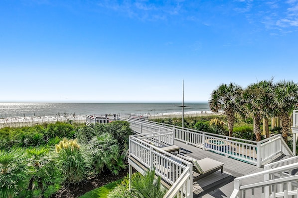 Property grounds - 🌊🌴Oceanfront 4BR Home | Private Pool, Hot Tub | Picture Perfect (Myrtle Beach)