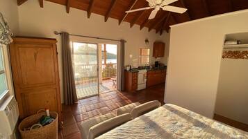 1 chambre, fer et planche à repasser, Wi-Fi gratuit, draps fournis