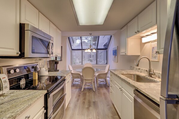 Fridge, microwave, stovetop, dishwasher