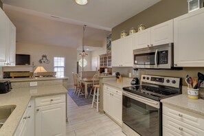 Fridge, microwave, stovetop, dishwasher