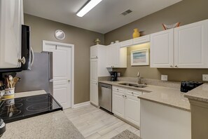 Fridge, microwave, stovetop, dishwasher