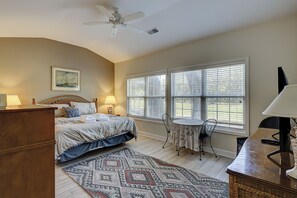 3 slaapkamers, een strijkplank/strijkijzer, internet, beddengoed
