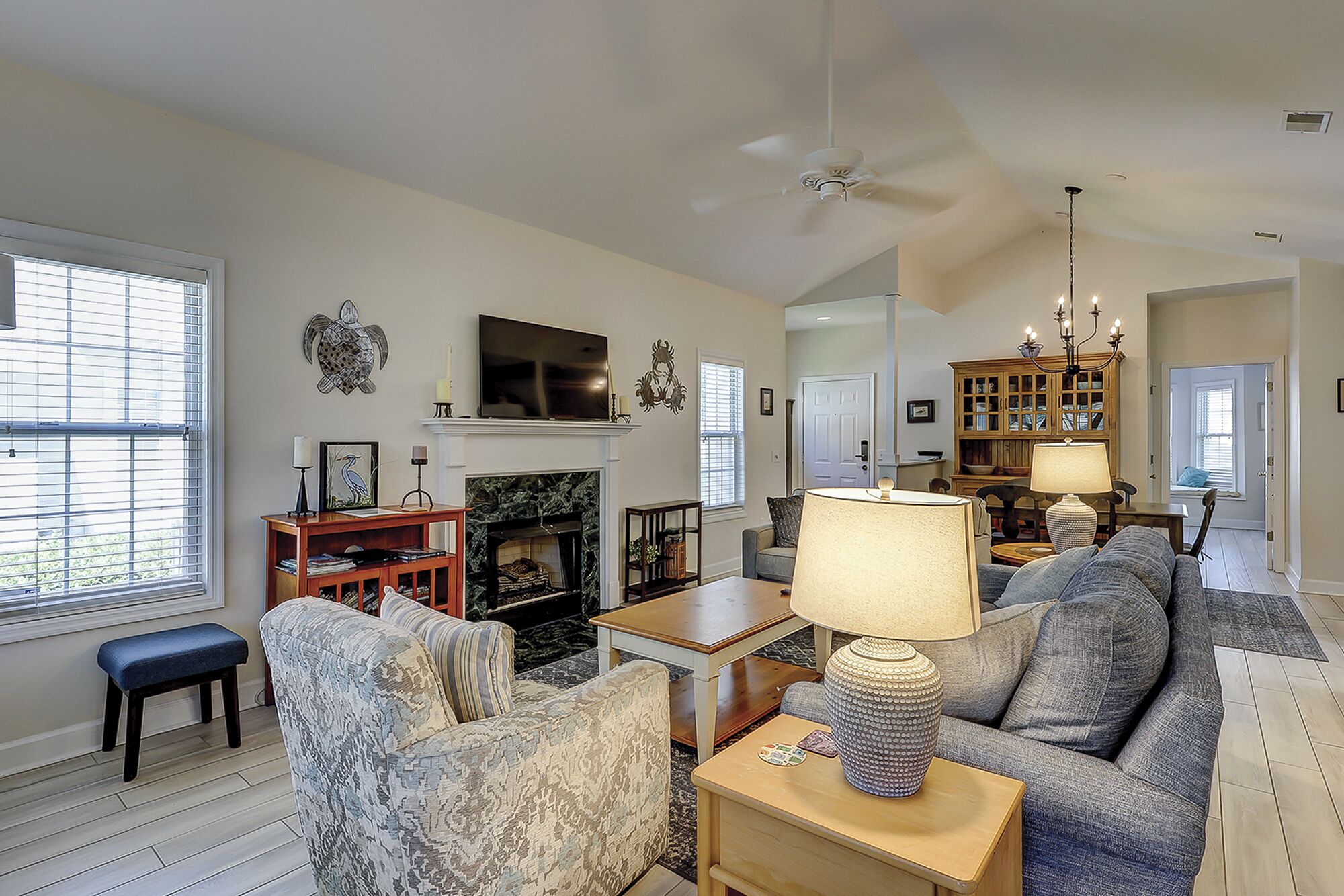 Télévision, cheminée