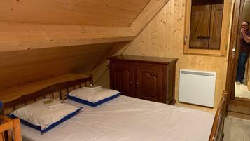 2 Schlafzimmer, Reisekinderbett