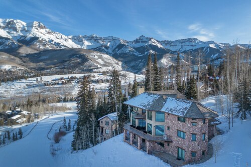 SLOPESIDE VILLA- Luxury Living, Ski-In/Out Access, A/C + Sublime Views