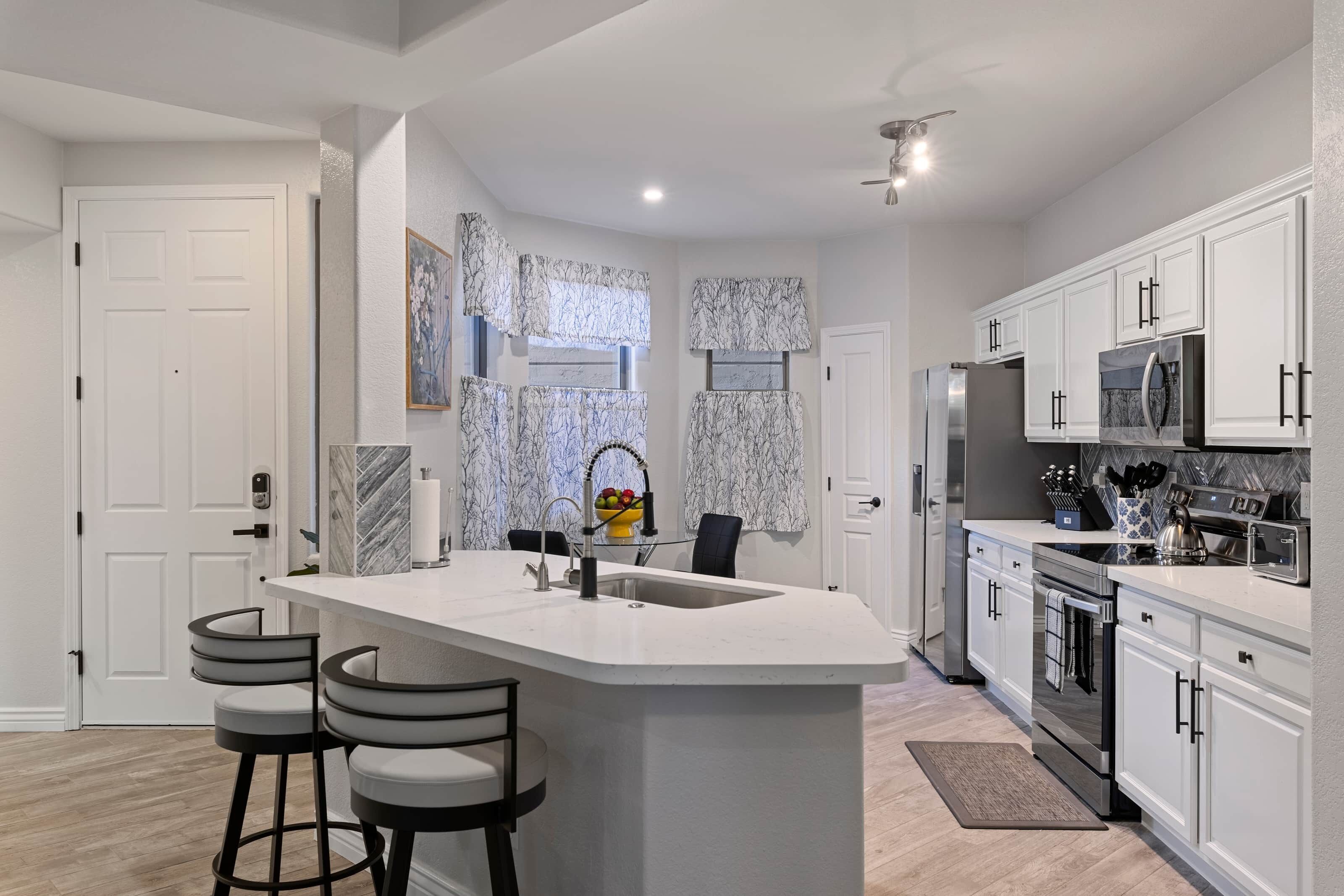 冰箱、微波炉、烤箱、炉灶