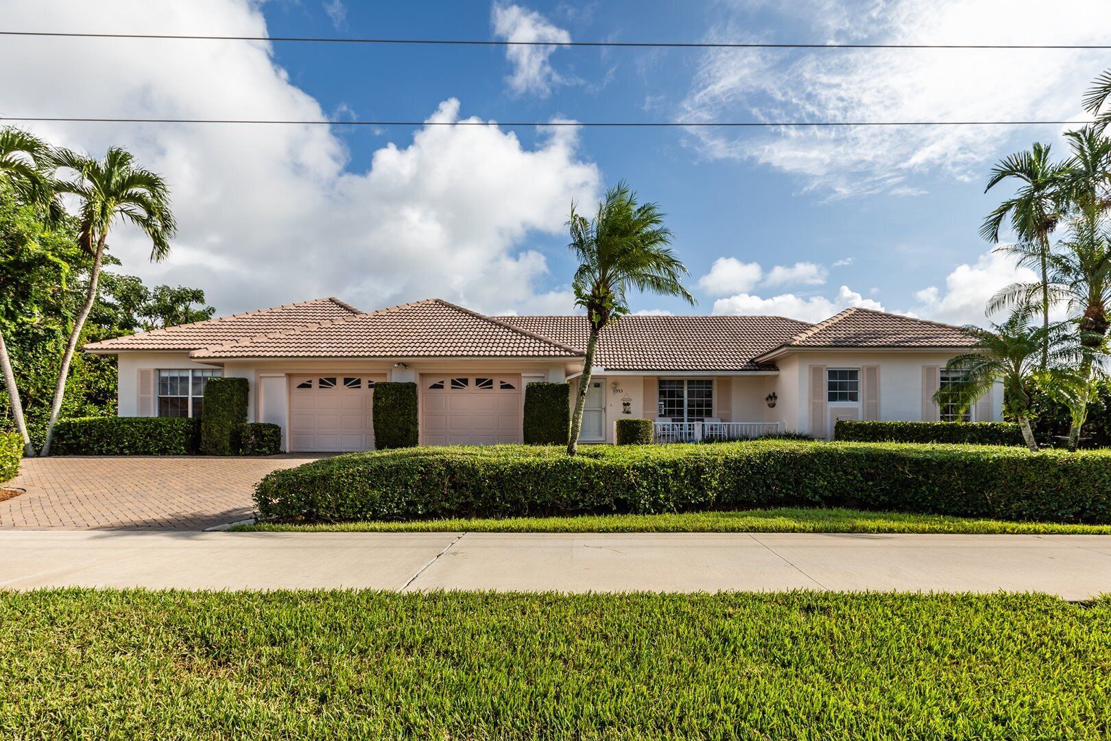 Welcome to your tropical  home away from home