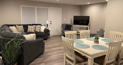 Spacious 4BR| Near Airport | Covered Patio