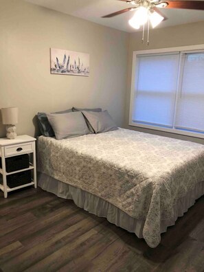 Desk, iron/ironing board, WiFi, bed sheets