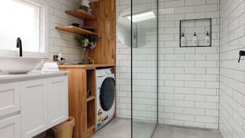 Shower, hair dryer, towels, shampoo