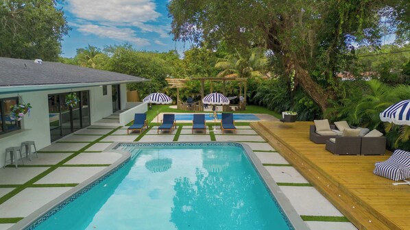 Outdoor pool, a heated pool