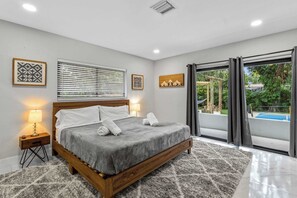 6 bedrooms, desk, iron/ironing board, travel cot