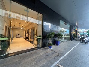 前台