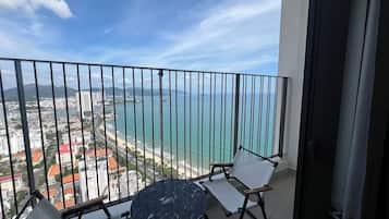 Departamento urbano, 3 habitaciones, balcón | Vista del balcón