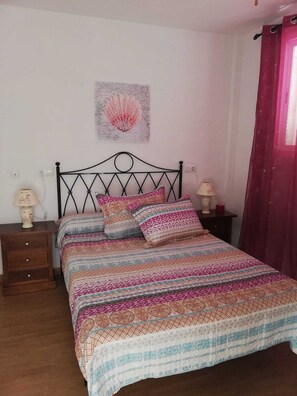 1 chambre, fer et planche à repasser, lit parapluie, Wi-Fi gratuit