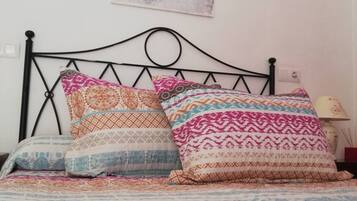 1 dormitorio, tabla de planchar con plancha, cuna de viaje y wifi gratis