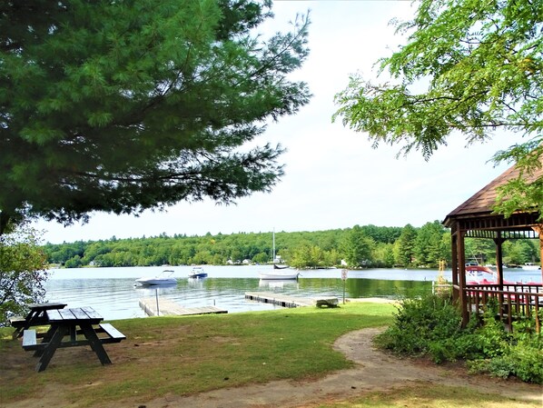 Outdoor dining - Converted 1830 Church - Newly Renovated For your Stay (Harrison)