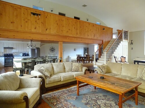 Converted 1830 Church - Newly Renovated For your Stay