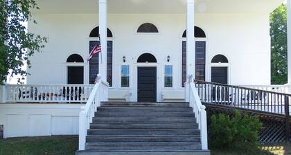 Converted 1830 Church - Newly Renovated For your Stay