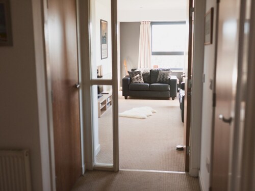 Lovely 2-Bed Flat Glasgow Harbour FREE parking - Pass the Keys
