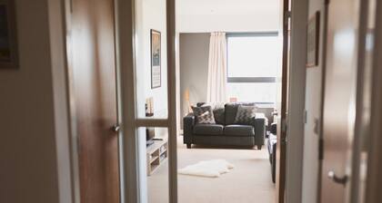 Lovely 2-Bed Flat Glasgow Harbour FREE parking - Pass the Keys