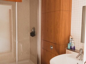 Dusche, Haartrockner, Handtücher