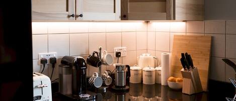 雪櫃、微波爐、焗爐、多士爐