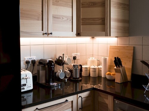 Cozy two bed flat near Glasgow Airport & Paisley - Pass the Keys