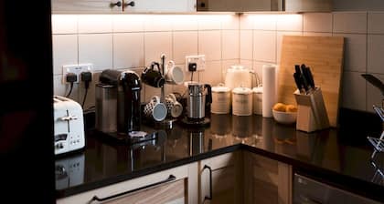 Cozy two bed flat near Glasgow Airport & Paisley - Pass the Keys