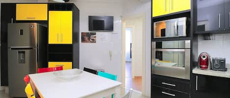 Apartment | Private kitchen | Cookware/dishes/utensils, dining table