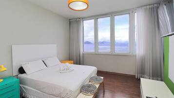 3 bedrooms, premium bedding, free WiFi, bed sheets