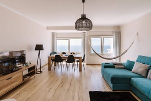 TV - Blue House - Santa Cruz - Sea view (Santa Cruz)