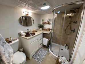 Combined shower/bathtub, hair dryer, towels, soap - Perfectly Located Crown Heights Charmer (Wichita)