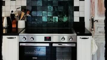 Réfrigérateur, four, plaque de cuisson, lave-vaisselle