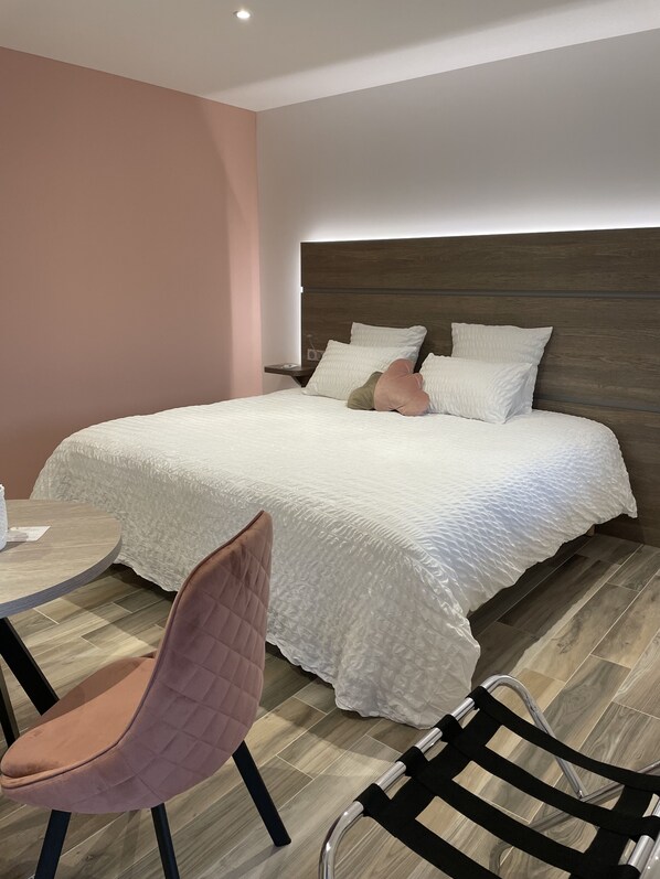 1 غرفة نوم وخزنة داخل الغرفة وواي فاي مجانًا وملاءات أسرّة