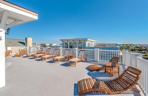 Terrace/patio - 1000 Carolina Blvd - LSV - Pet Friendly - Private Pool - Roof Top Deck (Isle of Palms)
