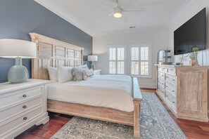 7 bedrooms, WiFi, bed sheets