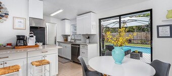 "La Casa Delmar" Heated Pool! Close to Beaches and 5th Ave.