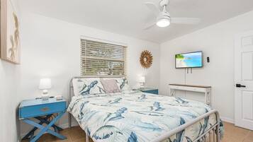 4 slaapkamers, een bureau, een strijkplank/strijkijzer, reisbedje