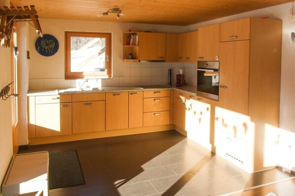 Kühlschrank, Ofen, Herdplatte, Geschirrspüler