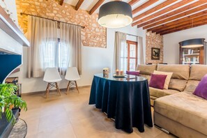 TV, fireplace, table tennis - Modern villa in Mallorca Pleta with swimming pool (Manacor)