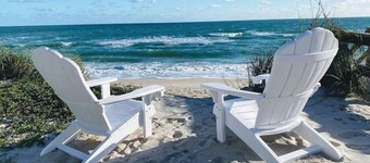 Rustic Beach Front Home - 6 Bedrooms - Private Beach Access - Large Groups