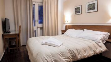 Camera Comfort | Una scrivania, Wi-Fi gratuito, lenzuola