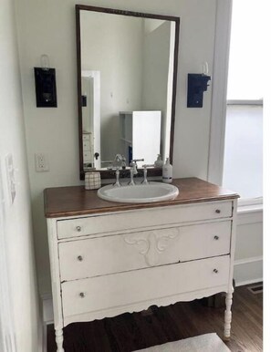 Combined shower/bathtub - 1890’s Corner Cottage (Roanoke)