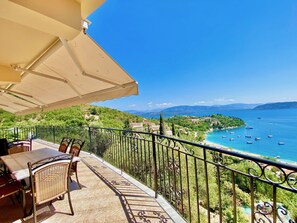 تناول الطعام بالخارج